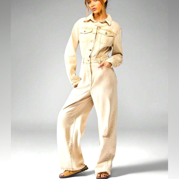 ZARA LONG FLOWY CREAM JUMPSUIT
SZ Large NWOT - Picture 1 of 6